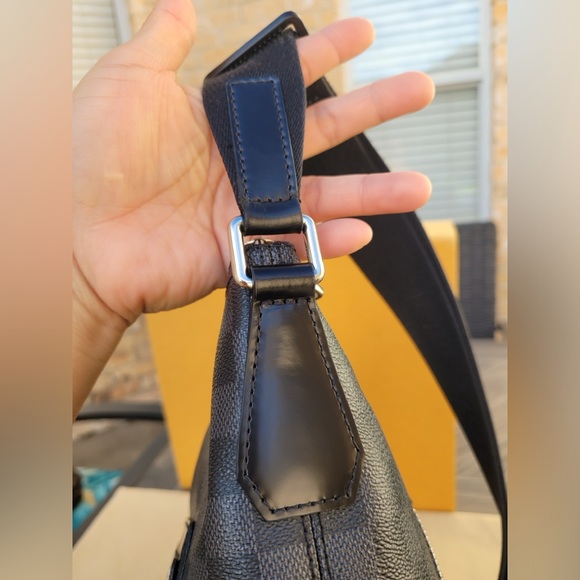 Damier Graphite Mick GM Messenger Bag - Picture 9 of 16